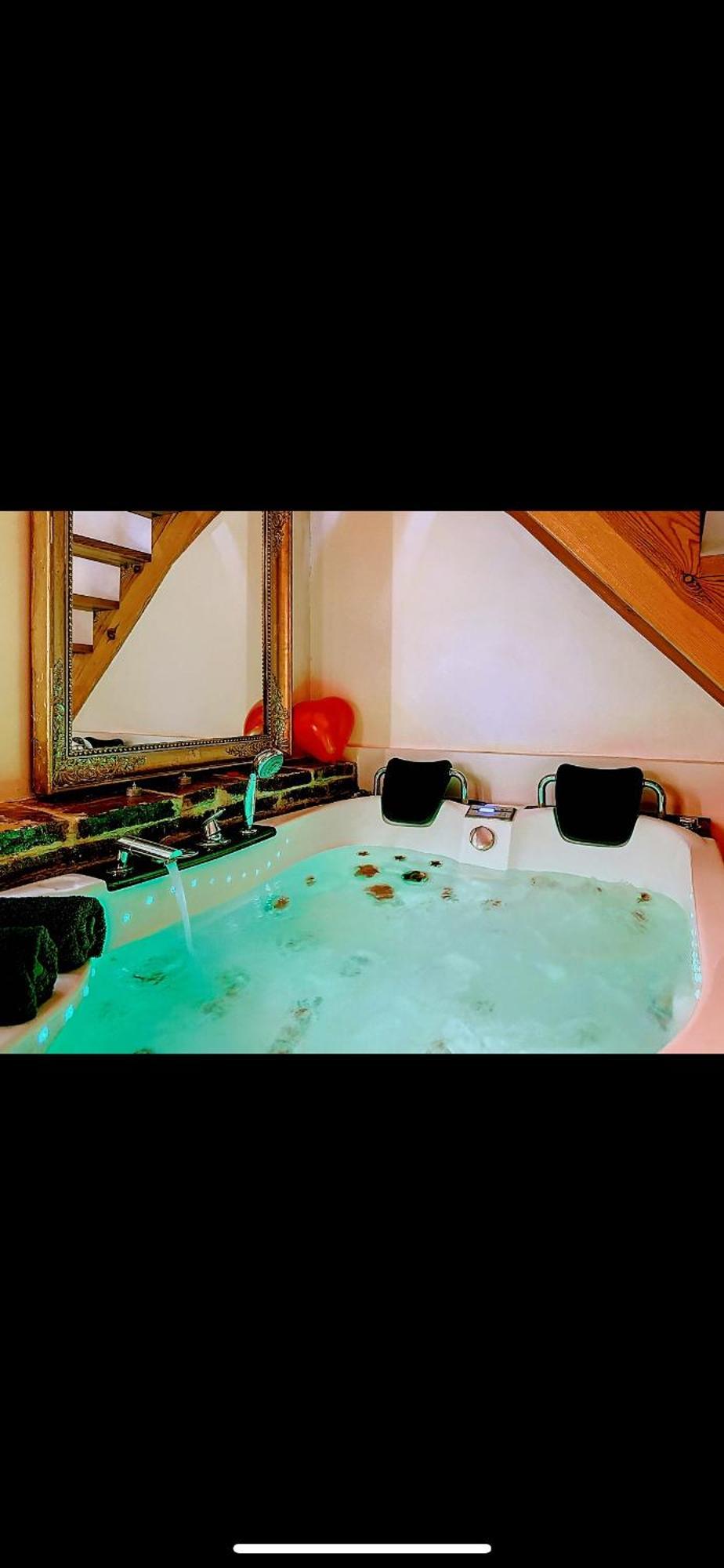 L'Antre Vue - Jacuzzi Au Chateau Belberaud Exterior photo